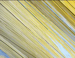 Texture di linee sottili gialle e blu, che si incrociano formando un pattern astratto e vibrante.
