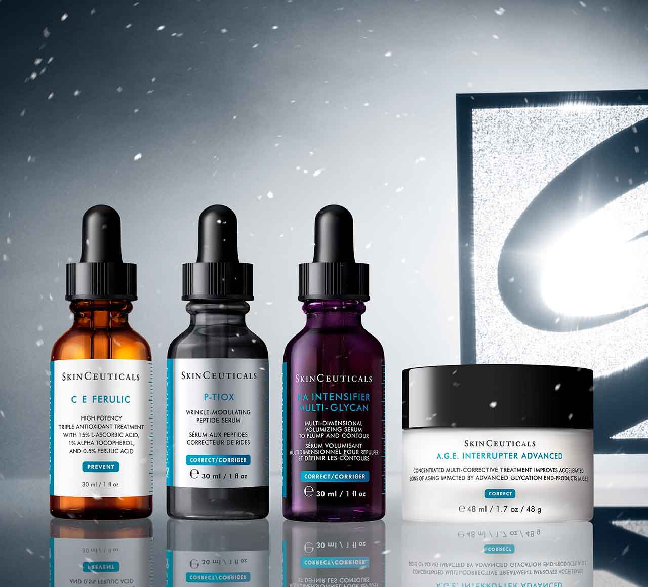 Una collezione di prodotti SkinCeuticals (CE ferulico, P-tiox, intensificatore multiglicano HA e interruttore AGE avanzato), esposti su uno sfondo invernale innevato con il logo Skinceuticals nero e argento.​